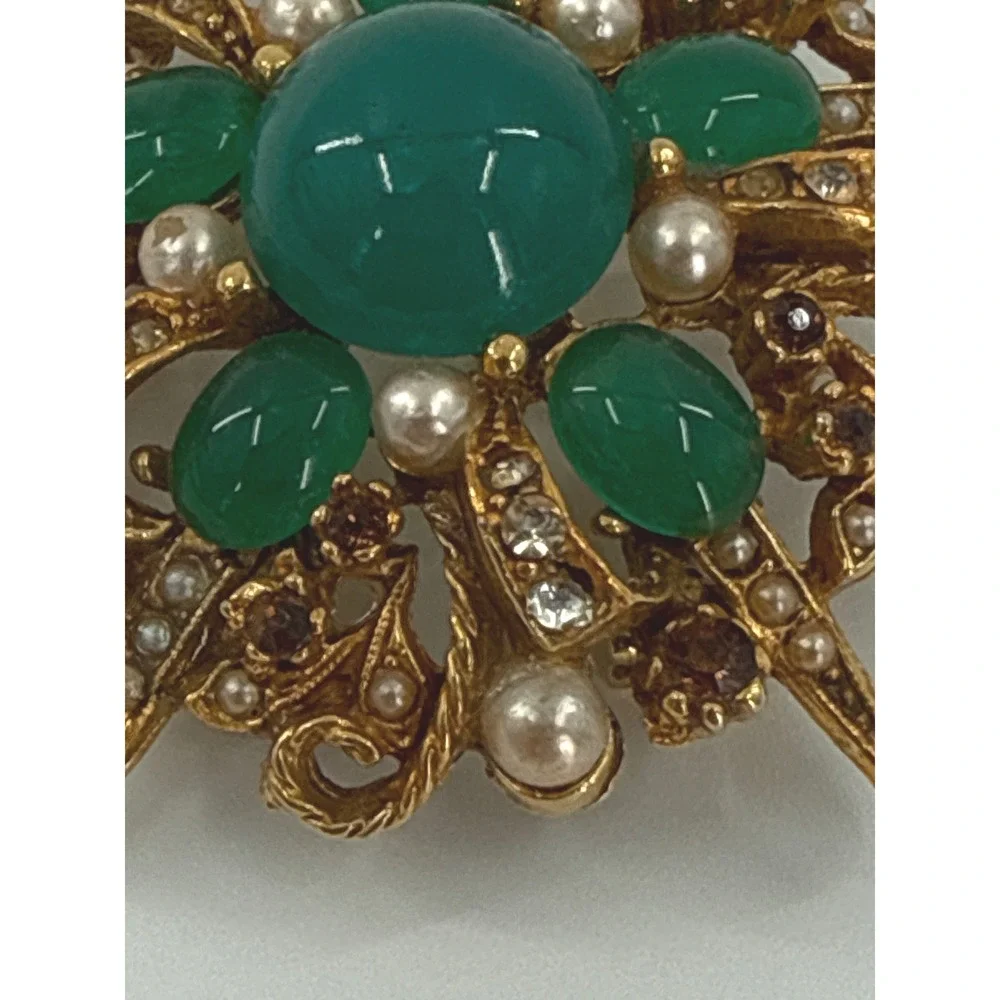 Art Wear art brooch